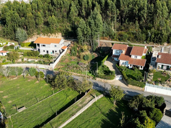 Terreno para Venda em Santa Maria de Sardoura Foto 2