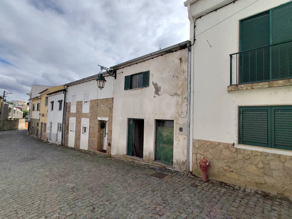Moradia T4 para Venda em Boidobra Foto 1