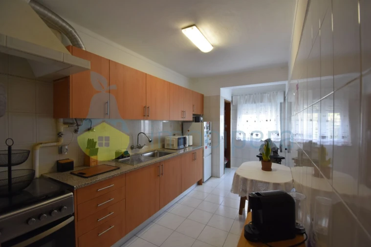 Apartamento T2 para Venda em Portimão Foto 11