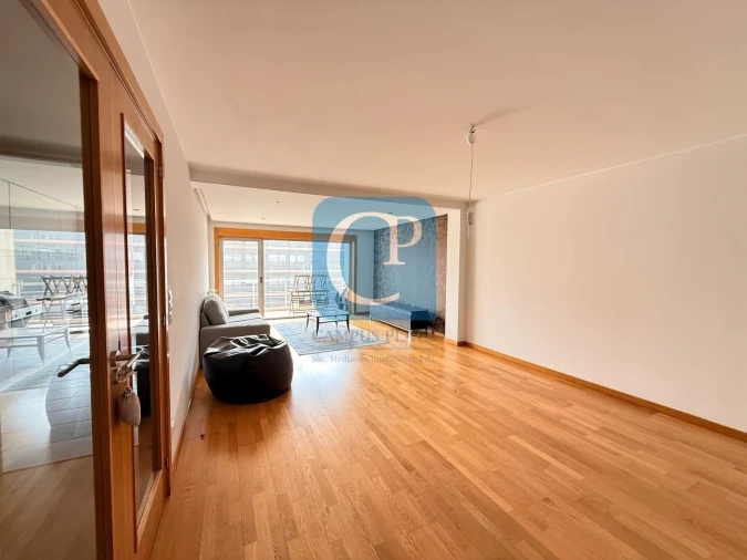 Apartamento T2 para Arrendamento em Paranhos Foto 12