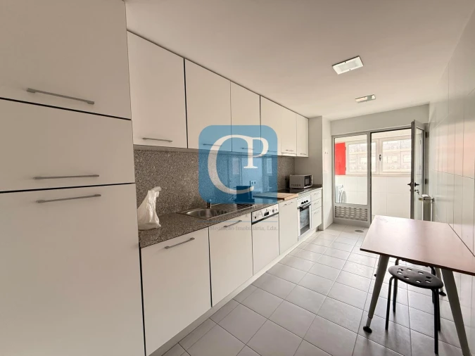 Apartamento T2 para Arrendamento em Paranhos Foto 5
