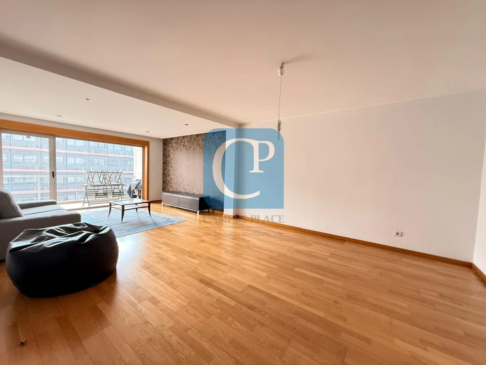 Apartamento T2 para Arrendamento em Paranhos Foto 11