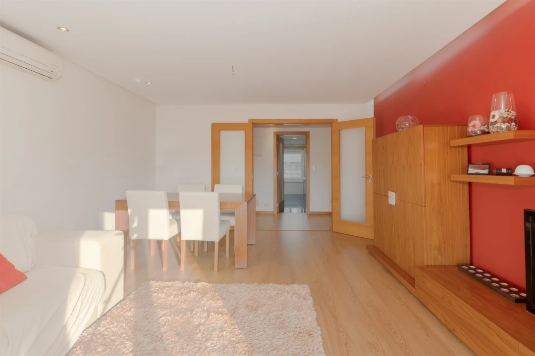 Apartamento T2 para Venda em Porto Salvo Foto 1