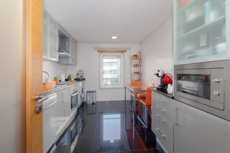 Apartamento T2 para Venda em Porto Salvo Foto 4