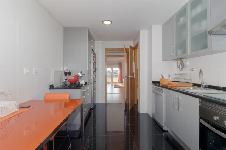 Apartamento T2 para Venda em Porto Salvo Foto 3