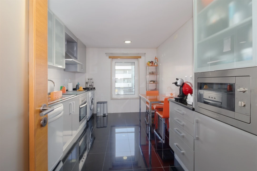 Apartamento T2 para Venda em Porto Salvo Foto 4