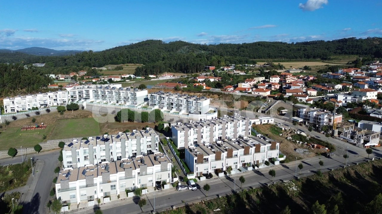 Moradia T3 para Venda em Gondifelos, Cavalões e Outiz Foto 12