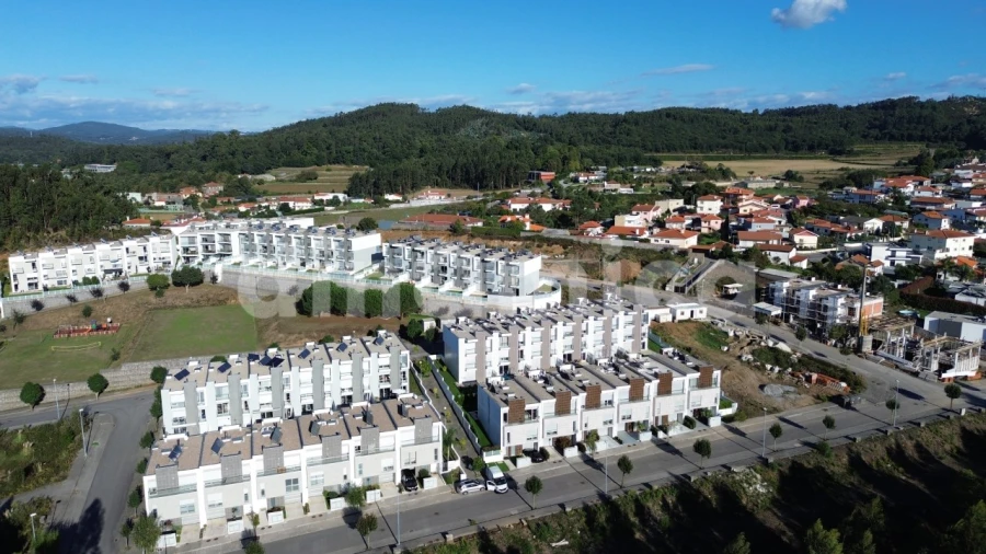 Moradia T3 para Venda em Gondifelos, Cavalões e Outiz Foto 12