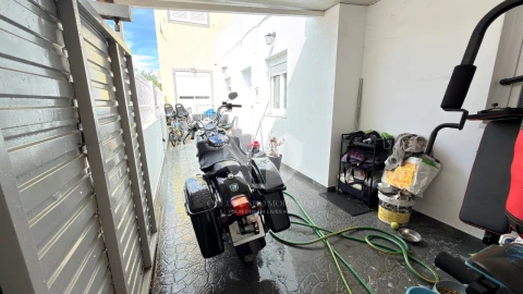 Moradia T4 para Venda em Quelfes