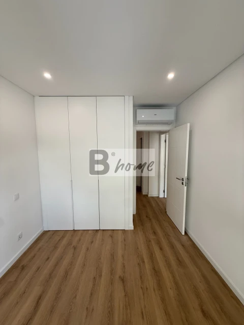 Apartamento T1 para Venda em Charneca de Caparica e Sobreda