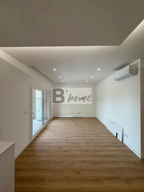 Apartamento T1 para Venda em Charneca de Caparica e Sobreda
