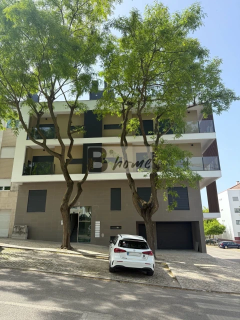 Apartamento T1 para Venda em Charneca de Caparica e Sobreda