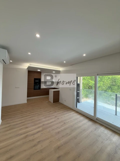 Apartamento T1 para Venda em Charneca de Caparica e Sobreda