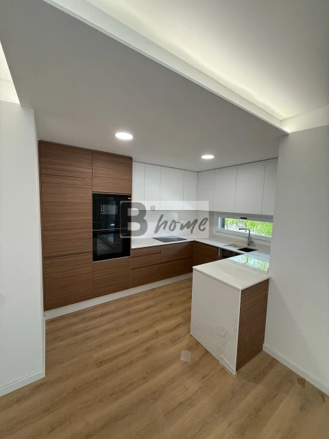 Apartamento T1 para Venda em Charneca de Caparica e Sobreda