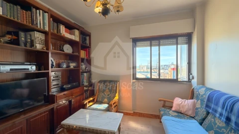 Apartamento T3 para Venda em Sacavém e Prior Velho