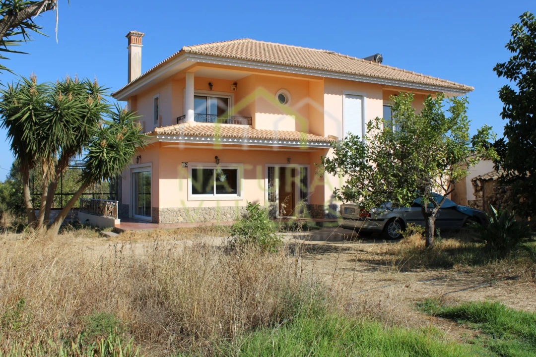 Moradia T4 para Venda em Santa Barbara de Nexe Foto 1