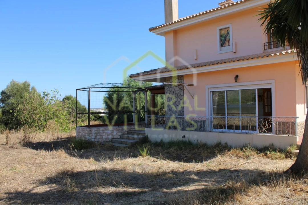 Moradia T4 para Venda em Santa Barbara de Nexe Foto 4