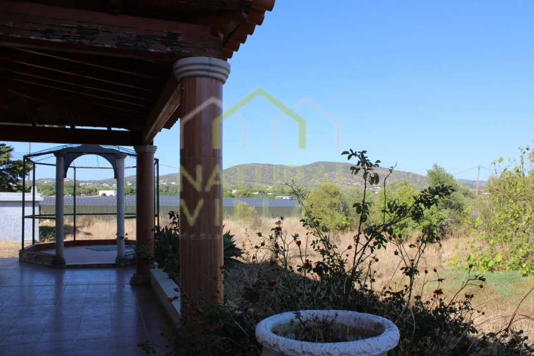 Moradia T4 para Venda em Santa Barbara de Nexe Foto 13