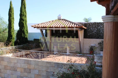 Moradia T4 para Venda em Santa Barbara de Nexe