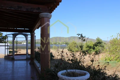 Moradia T4 para Venda em Santa Barbara de Nexe