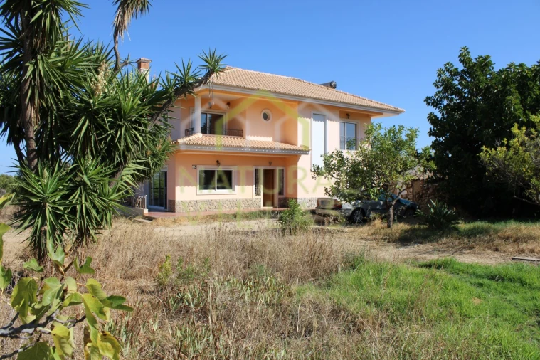 Moradia T4 para Venda em Santa Barbara de Nexe Foto 2