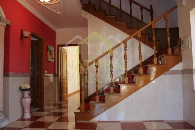 Moradia T4 para Venda em Santa Barbara de Nexe Foto 17