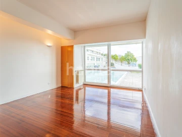 Apartamento T2 para Arrendamento em Algés, Linda-A-Velha e Cruz Quebrada-Dafundo