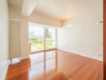 Apartamento T2 para Arrendamento em Algés, Linda-A-Velha e Cruz Quebrada-Dafundo