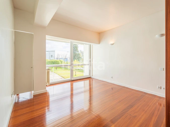Apartamento T2 para Arrendamento em Algés, Linda-A-Velha e Cruz Quebrada-Dafundo Foto 25