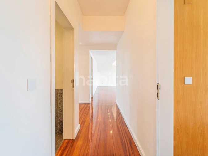 Apartamento T2 para Arrendamento em Algés, Linda-A-Velha e Cruz Quebrada-Dafundo Foto 28