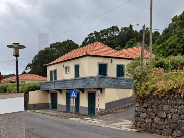 Moradia T5 para Venda em Porto Moniz