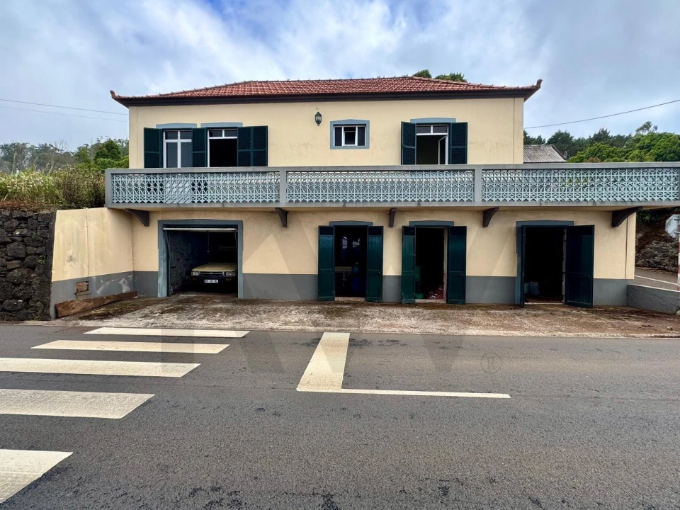 Moradia T5 para Venda em Porto Moniz Foto 1