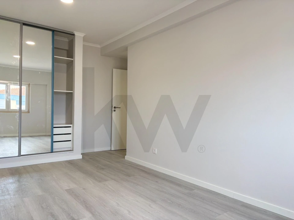 Apartamento T4 para Venda em Amora Foto 25