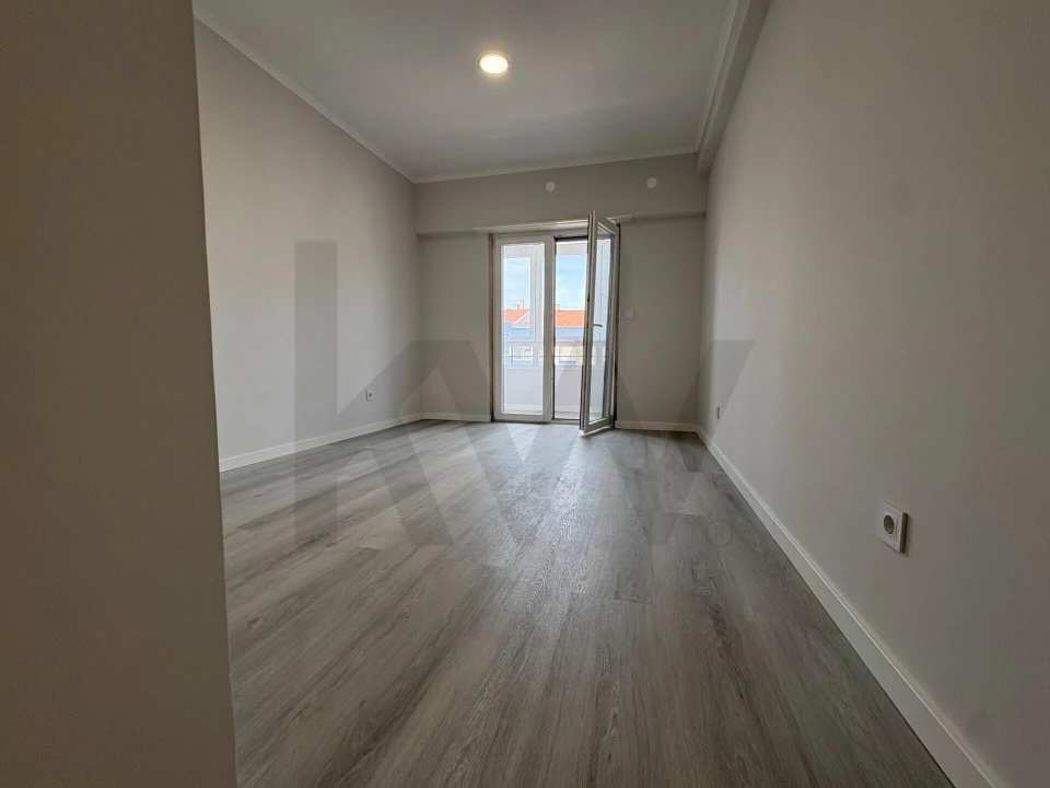 Apartamento T4 para Venda em Amora Foto 16