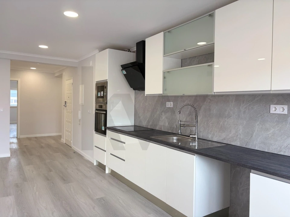 Apartamento T4 para Venda em Amora Foto 3