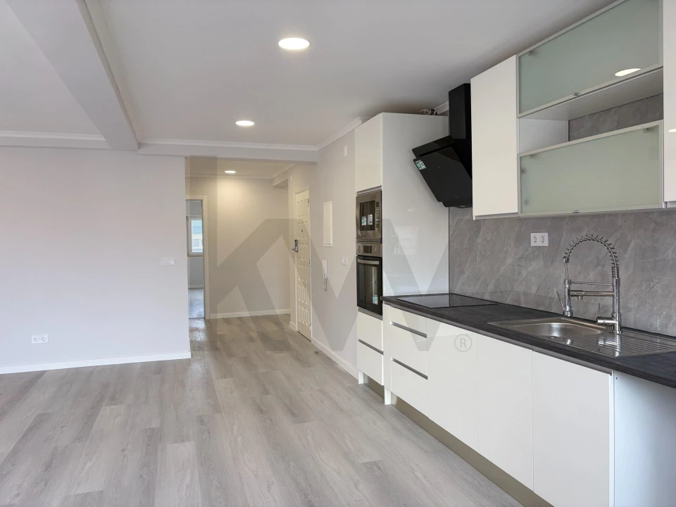 Apartamento T4 para Venda em Amora Foto 4