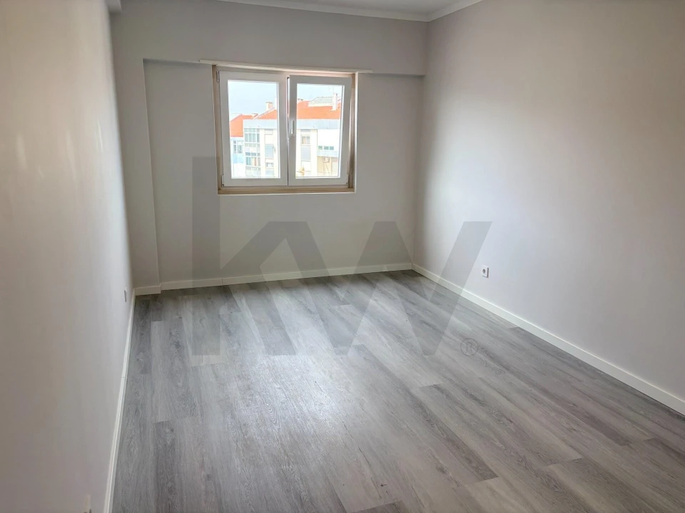Apartamento T4 para Venda em Amora Foto 24