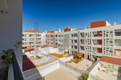 Apartamento T2 para Venda em Charneca de Caparica e Sobreda