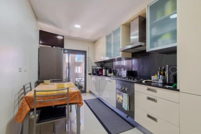 Apartamento T2 para Venda em Charneca de Caparica e Sobreda