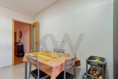 Apartamento T2 para Venda em Charneca de Caparica e Sobreda