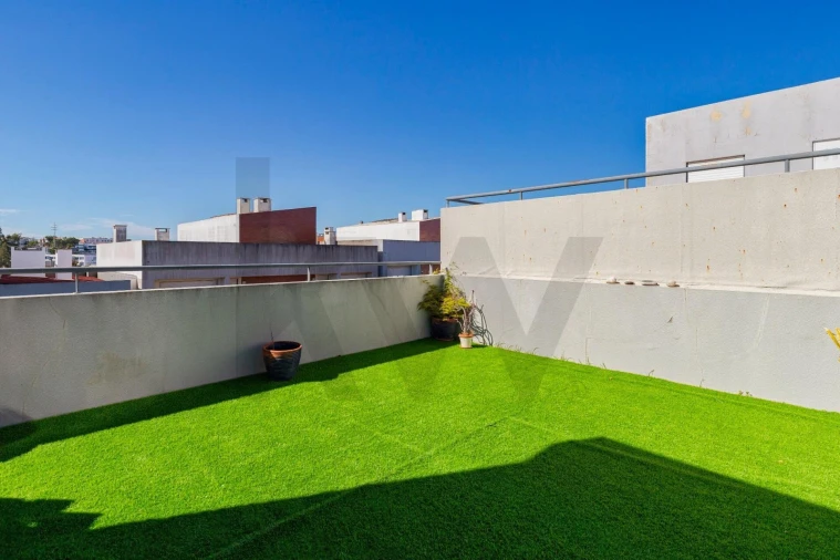 Apartamento T2 para Venda em Charneca de Caparica e Sobreda Foto 23