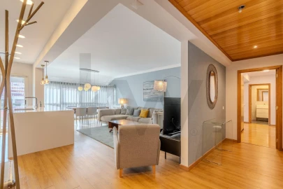 Apartamento T3 para Arrendamento em Oeiras e São Julião da Barra, Paço de Arcos e Caxias