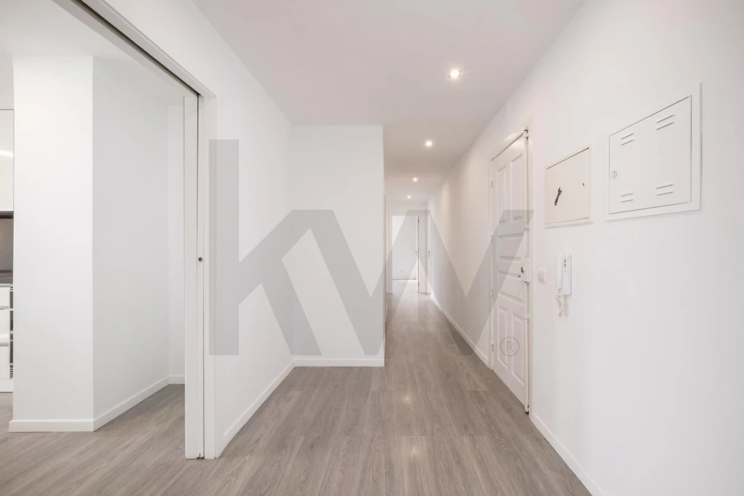 Apartamento T4 para Venda em Santo Antonio dos Olivais Foto 6