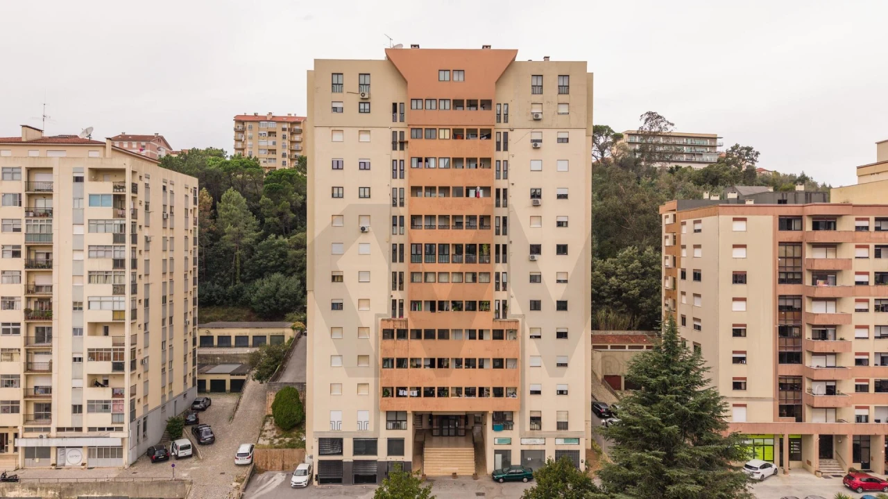 Apartamento T4 para Venda em Santo Antonio dos Olivais Foto 28