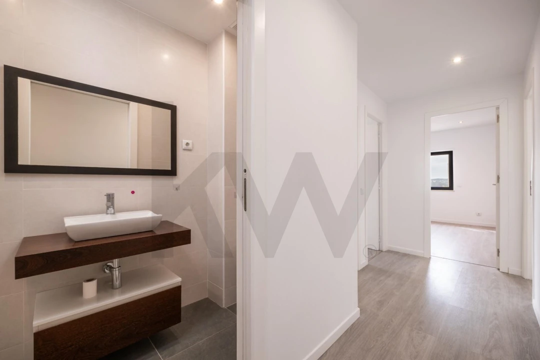 Apartamento T4 para Venda em Santo Antonio dos Olivais Foto 10