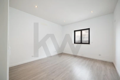 Apartamento T4 para Venda em Santo Antonio dos Olivais