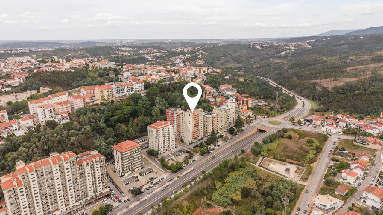 Apartamento T4 para Venda em Santo Antonio dos Olivais Foto 34