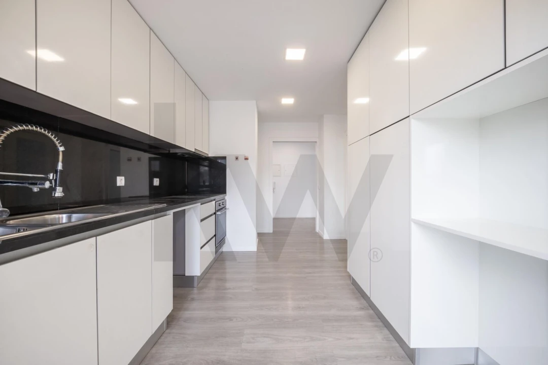 Apartamento T4 para Venda em Santo Antonio dos Olivais Foto 7
