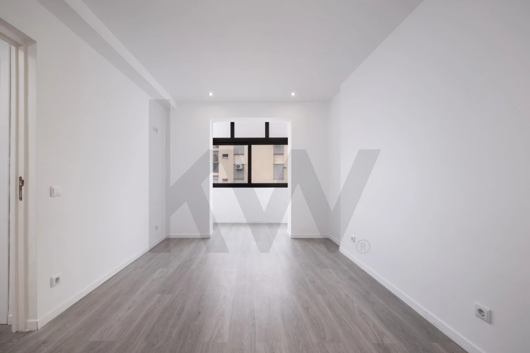 Apartamento T4 para Venda em Santo Antonio dos Olivais Foto 24