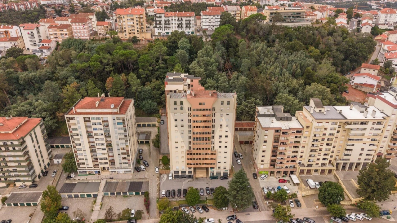 Apartamento T4 para Venda em Santo Antonio dos Olivais Foto 29